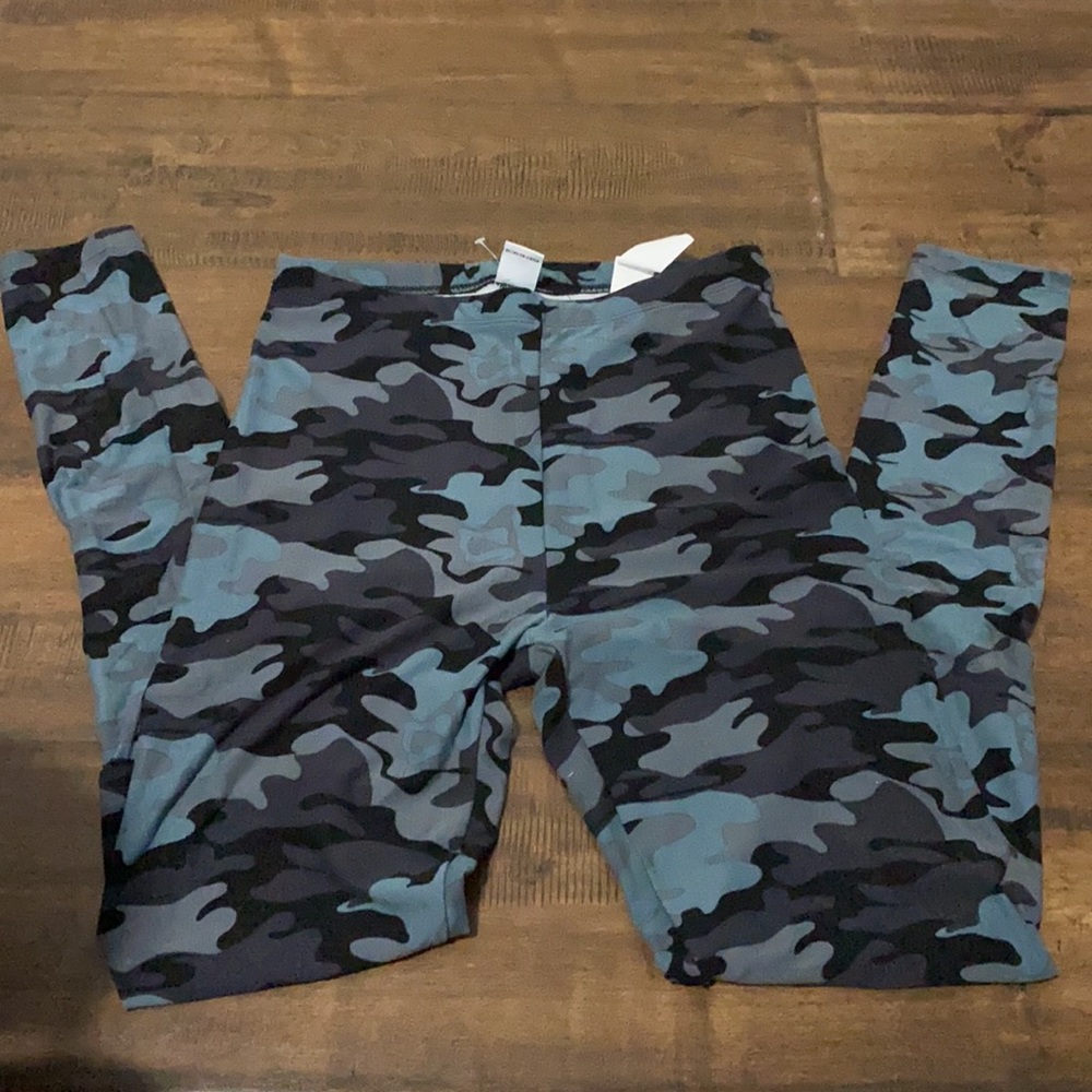 Women’s camo leggings - Picture 2 of 3